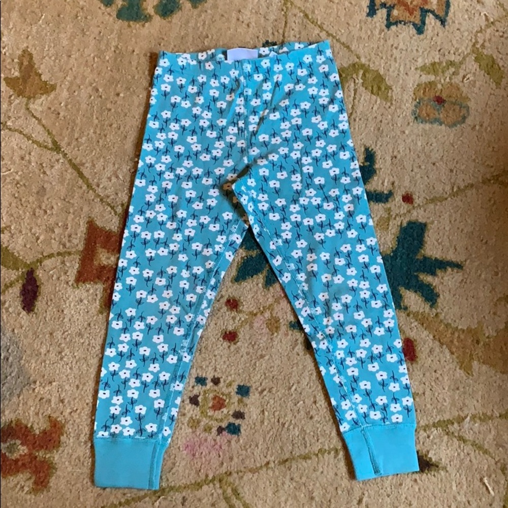 5 for $25 bundle option! 
Hanna Andersson soft floral leggings